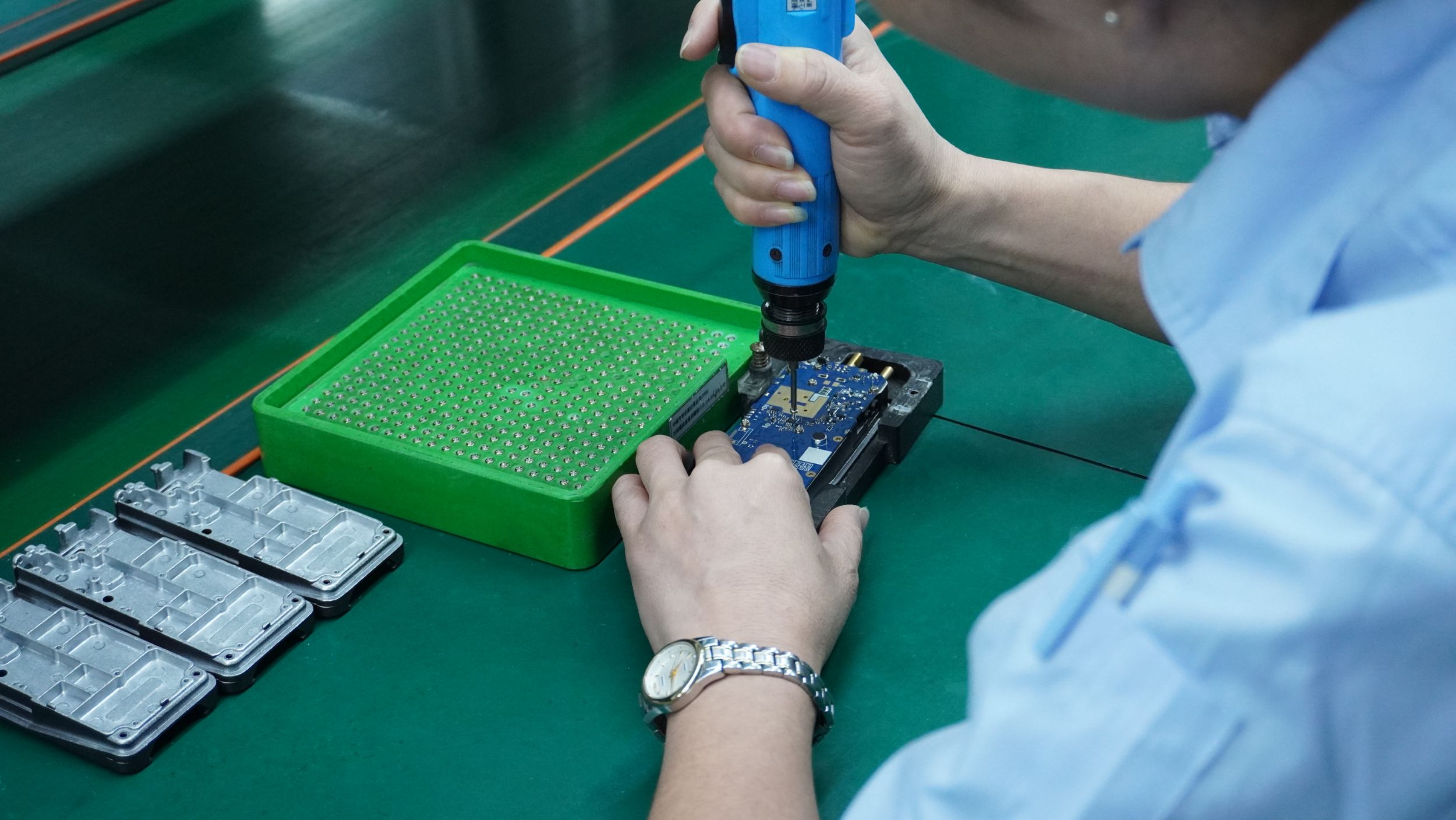 Dual Bands Radio Factory: Crafting Advanced Dual-Band Communication Devices
